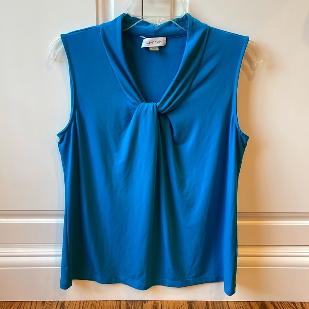 Calvin Klein women’s sleeveless top with twist neck detail, size M